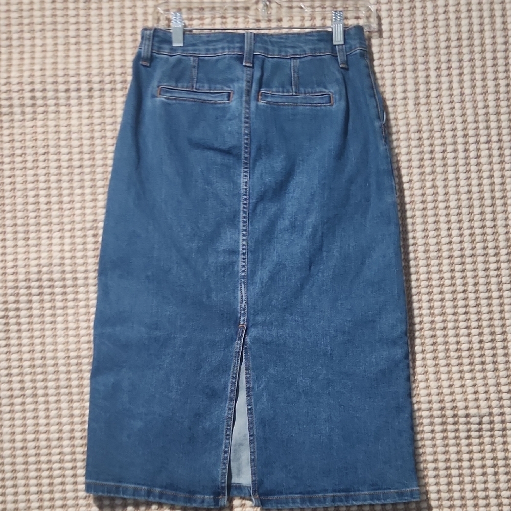 Time and Tru Denim Skirt with Button Detail - Picture 3 of 4